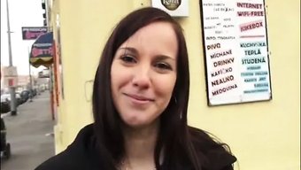 Candy Caine Avrupa Pub'Unda Yaramazlık Yapıyor: Kadınlar Için Bir Porno Videosu