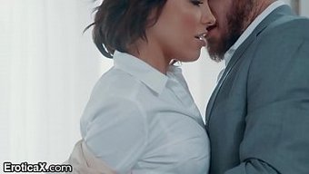 Adriana Chechik'In Iyi Donanımlı Sevgilisiyle Romantik Bir Öğleden Sonra Tutkulu Bir Karşılaşması