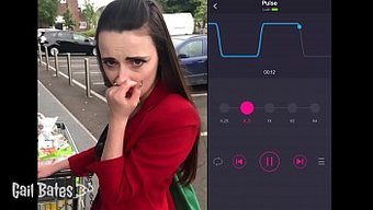 Genç Blowjob Ve Balkonda Vibratör Stimülasyonuyla Açık Hava Seks