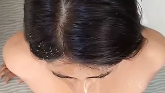 Olgun Bir Hint Kızının Kendini Tatmin Eden Asyalı Işeme Videosu