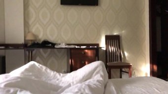 Genç (18+) Üniversiteli Kız Pov'Da Sikişiyor
