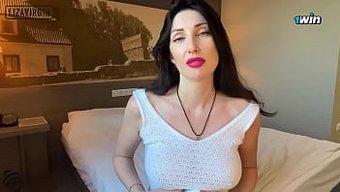 Baştan Çıkarıcı Annesi, Istekli Sevgilimle Sıcak Bir Buluşmada Buluşuyor