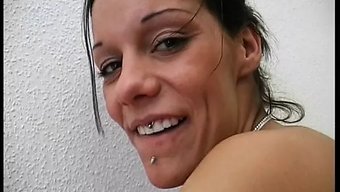Olgun Bir Milf Ile Köpek Stiliyle Acımasız Seks