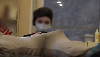Avrupalı Genç, Büyük Yarrağını Halka Açıkta Sergiliyor