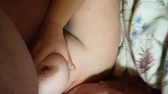 Afrikalı Milf, Irklararası Sekste Büyük Siyah Yarrağın Tadını Çıkarıyor