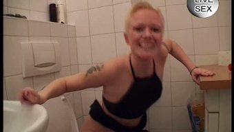 Sarışın Bebekler Sıcak Oral Ve Anal Seks Yapıyorlar