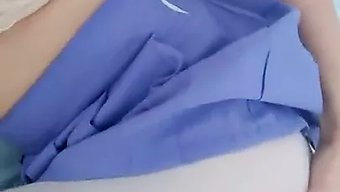Sevimli Amerikalı Kız Bir Osuruk Çıkarıyor