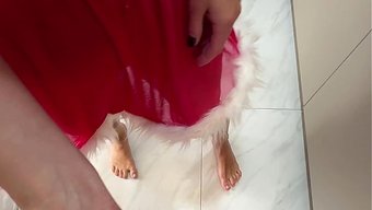 Minyon Kız, Iki Adam Tarafından Hem Amından Hem Ağzından Sikiliyor.