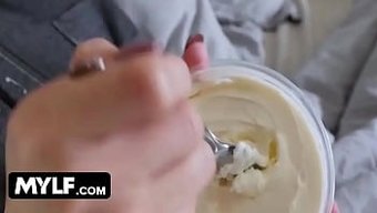 Göğüslü Sheena Ryder Olgun Milf Annesini Baştan Çıkarıyor Ve Beceriyor