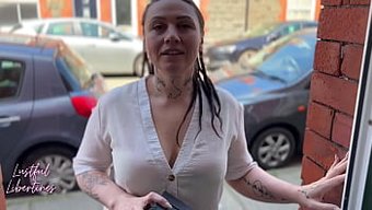 Avrupalı Milf, Doğal Sahnede Anal Ve Idrarla Baştan Çıkarıyor Ve Hakim Oluyor