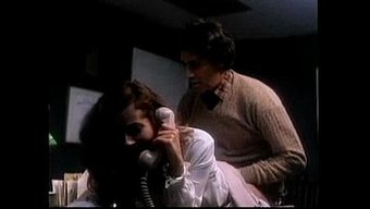 Veronica Hart'In Retro Ofis Anal: Külotları Indirildi Ve Anal Oyunu