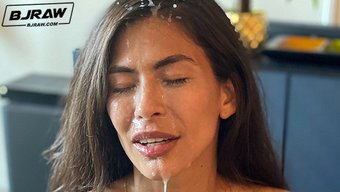 Hd Porno Videosu: Heather Vahn Sulu Bir Sakso Çekiyor