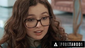 Üvey Anne Codey Steele'In Büyük Doğal Memeleri Ve Leana Lovings'E Yasak Bir Aile Ilişkisinde Yüz Hediyesi
