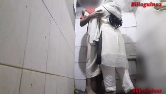 En Küçük Üvey Kız Kardeş Duşta Yoğun Anal Seks Deneyimliyor
