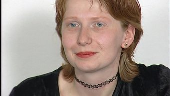 Büyük Popolu Alman Bebek Retro Porno Videosunda Spermleri Yutuyor