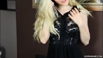 Ateşli Siyah Elbise, Sıcak Bir Striptiz Gösterisine Baştan Çıkarıyor