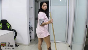 18 Yaşındaki Üvey Kız Kardeşimin Büyük Klitorisi Ve Doğal Göğüsleri Beni Tatmin Ediyor