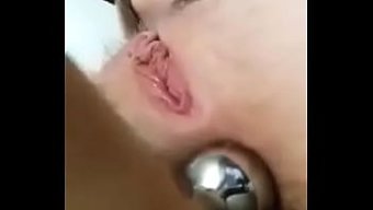 Kızıl Saçlı Karı Roxy Oyuncaklarla Sert Anal Ve Am Oyuncakları Alıyor