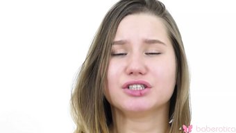 Kıvrımlı Bir Solo Performansçı Olan Amalia Davis, Yüksek Çözünürlükte Kendini Tatmin Ediyor