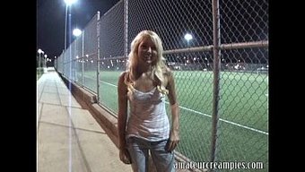 Gerçek Amatör Kolej Kızı Yurt Odasında Creampie Alıyor