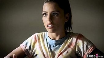 Adriana Chechik Ve Erkek Arkadaşı Hd Görüntülerinde Kaçakçılık Yaparken Yakalanıyorlar