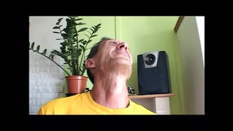 Ağızda Boşalma: Italyan Genç Arkadan Beceriliyor