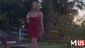 18 Yaşındaki Skylar Snow'Un Poposu Bu Sıcak Videoda Iyi Bir Yalama Alıyor