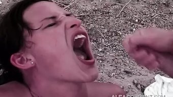 Ayartıcı Bir Esmerle Duygusal Açık Hava Seks