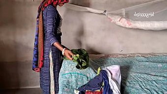 Devar Bhabhi'Nin Kamra'Sıyla En Üst Düzey Zevki Yaşayın: Onu Kremleyip Amıyla Oynarken Izleyin