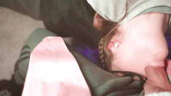 Üvey Kızımın Yakın Çekim Blowjob'U Hd Videoda