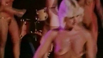 Klasik Ingiliz Müzik Videosunda Tüylü Ingiliz Striptiz Ve Striptiz