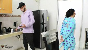 Büyük Bir Latin Popolu Kadınla Sert Ve Doğal Seks - Ispanyol Porno