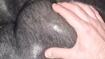 Amatör Biseksüel Karı Açık Havada Işemeyi Ve Islatmayı Seviyor