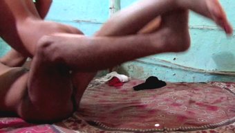 Hintli Kızın, Horozdan Sonra Spermleri Yutma Ev Yapımı Videosu