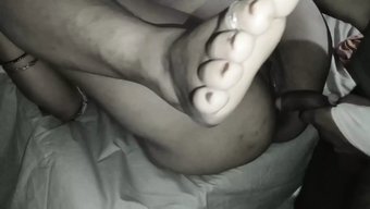 Küçük Göğüslü Milf, Kocasını Cowgirl Pozisyonunda Sikmeyi Reddediyor