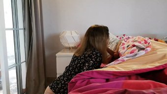 Yabancı Bir Adamın Sakso Çektiği Ev Yapımı Gizli Kamera Videosu