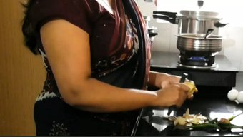 Bhabhi Bebek Hint Köyünde Derin Boğaz Sakso Çekiyor Ve Içine Boşalıyor