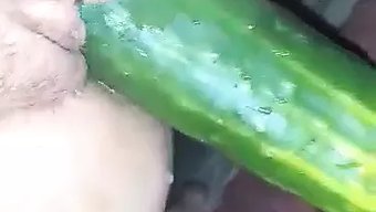 Genç (18+) Squirting Orgazm'A Mastürbasyon Yapıyor