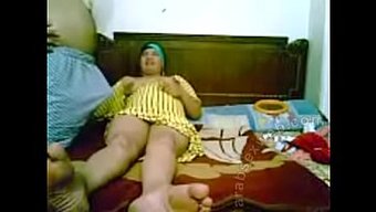 Dar Amcığı Olan Mısırlı Milf Sert Beceriliyor