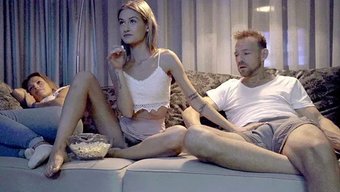18+ Genç Tiffany Tatum, Üvey Kardeşi Tarafından Creampied Ediliyor
